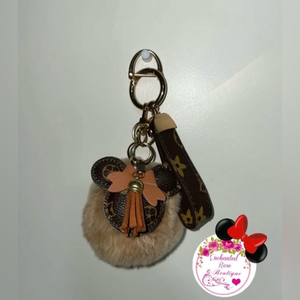 Minnie Mouse keys keychain